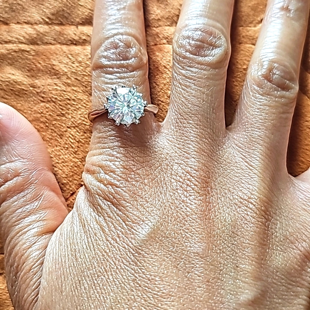 2ct CERTIFIED GENUINE Moissonite Diamond ring. VVSI The mother of all rings 😆